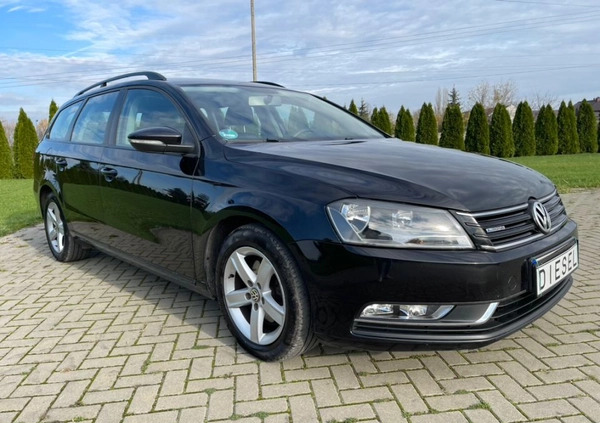 Volkswagen Passat cena 27900 przebieg: 245000, rok produkcji 2013 z Żelechów małe 667